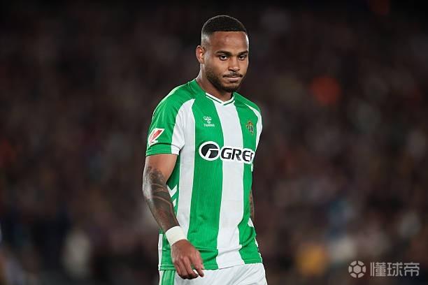 记者:巴萨已和贝蒂斯中卫纳坦团队沟通,目前暂无实质进展